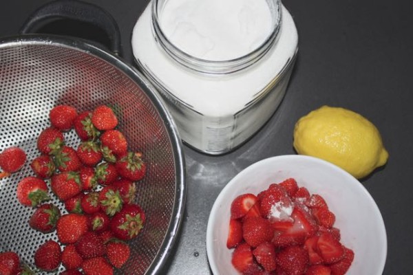 Strawberry jam ingredients